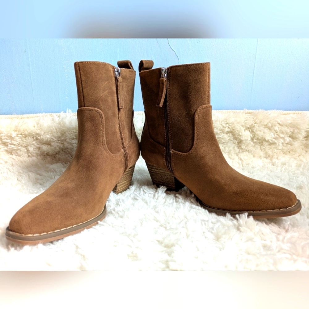 EUC Target Size 6 Brown Suede Boots